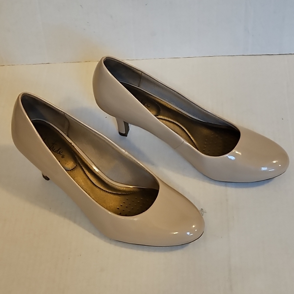 Life Stride Soft System Parigi Women’s Dress Pumps Size 8.5 Medium, Desert Nude